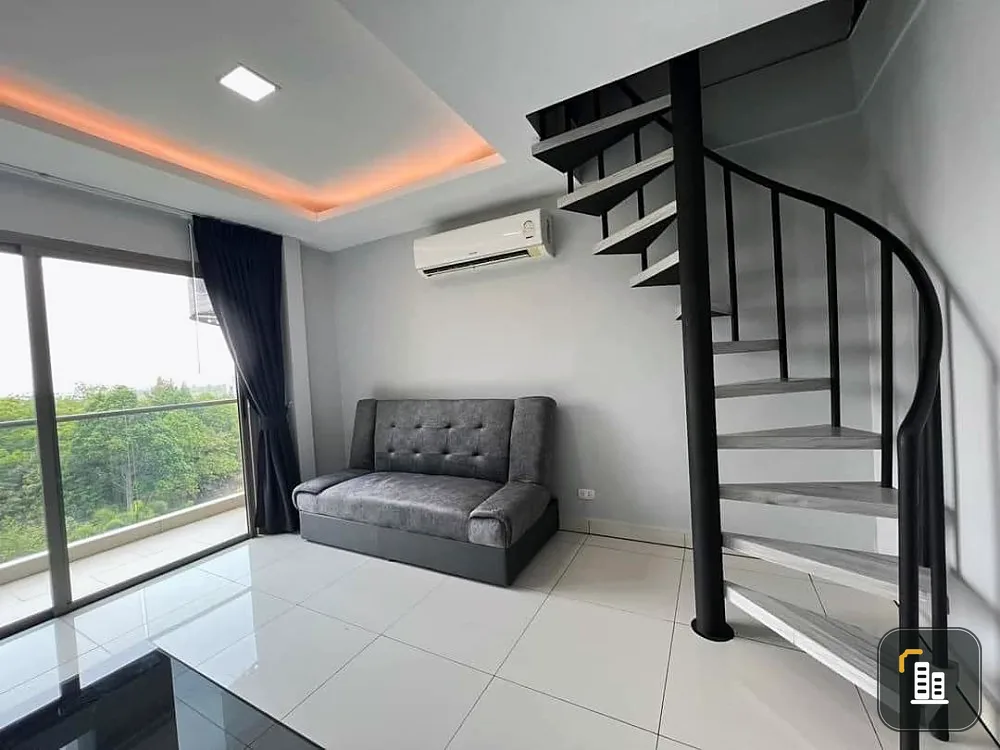 For sale/rent Laguna Beach Resort 2 (Jomtien) Duplex room decorated in Loft style with walk-in closet. Book now.