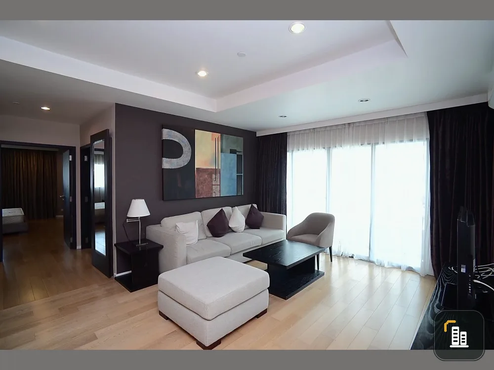For rent, Sathorn Gardens, large, spacious room, clean and inviting, complete with furniture and electrical appliances. Book now.