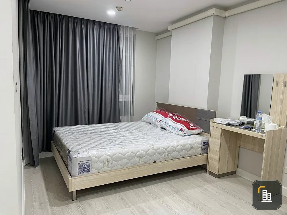For sale: The Station Sathorn-Bangrak, 12th floor, STUDIO room, fully furnished, lots of extras, if you don't reserve, you'll miss out.