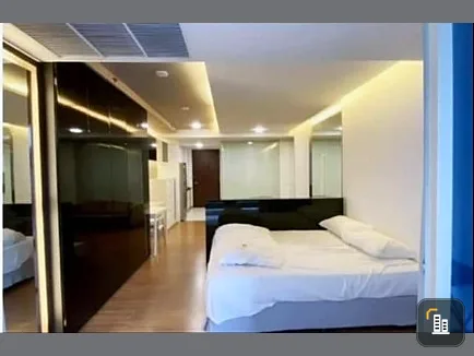 Condo for rent, The Ratchadamri, 23rd floor, high view, comes with complete amenities. Hurry and move to reserve quickly.