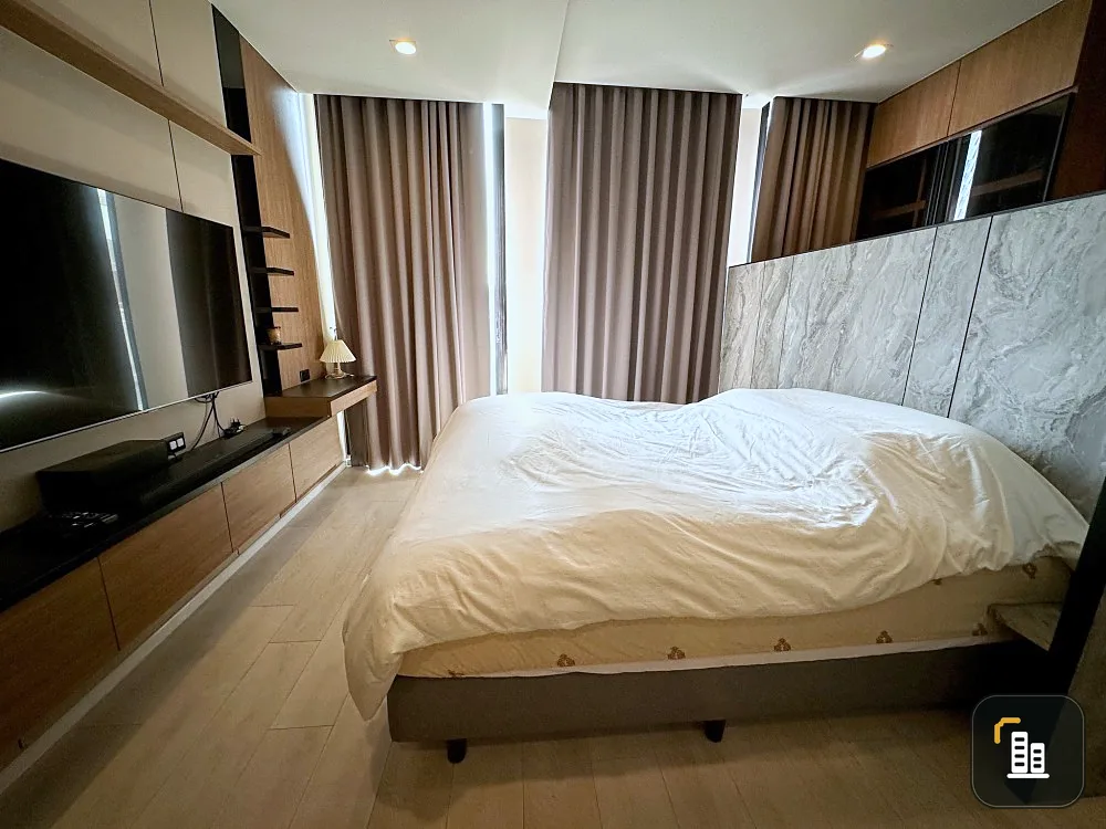 For rent: Noble Ploenchit, beautiful room, decorated with elegant built-ins throughout the room. The room is not cramped or uncomfortable. Ready to mo