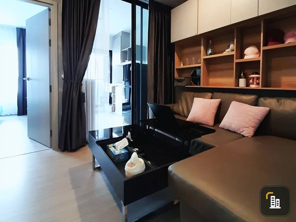 For sale: Aspire Sukhumvit-On Nut, 7th floor, corner room, swimming pool view, fully furnished room, nice to live in. Book now, don't miss it.