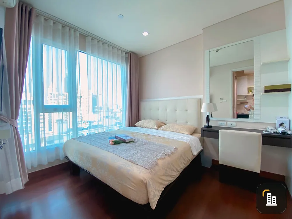 For rent, Ivy Thonglor, big room, lots of living space. Fully built-in furniture Big bed, very comfortable to sleep. Urgent.
