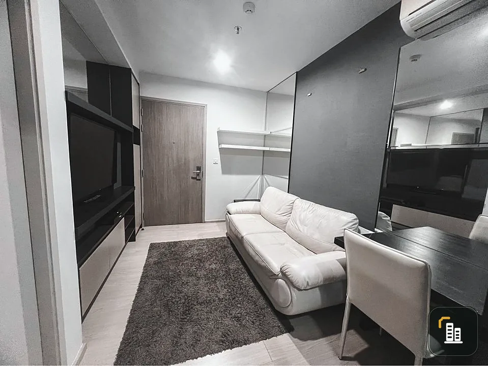 For rent, The Gallery Bearing, room decorated in white-black-gray tones. Built-in furniture, complete functions Very worthwhile, book now.