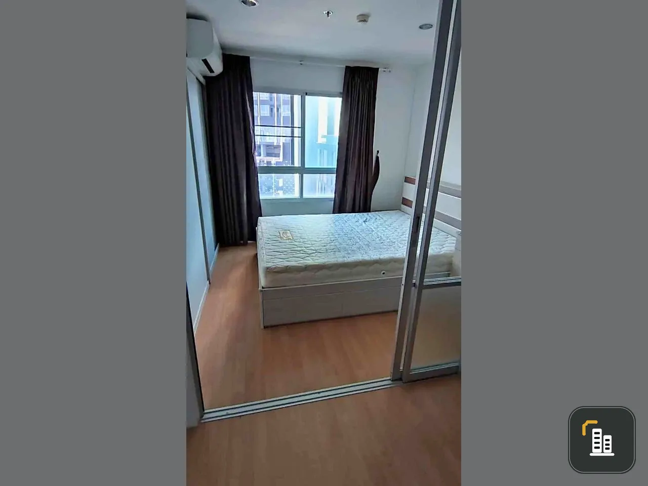 For sale: Lumpini Place Srinakarin-Hua Mak Station, 1 bedroom, 1 bathroom, comes with full furniture. It's worth the investment. Reserve now.