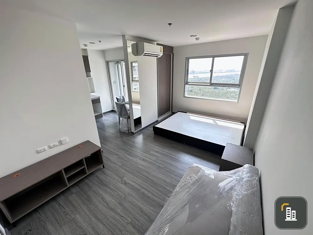 For rent: The Trust @ BTS Erawan, top floor, river view, beautiful, open, easy on the eyes, fully furnished, all in one place.