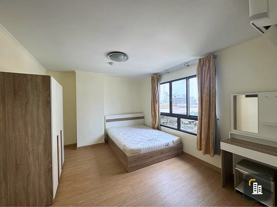 For rent, Lumpini Place Suanplu-Sathorn, corner room with privacy. The room is spacious, not cramped, great value, complete in one place.