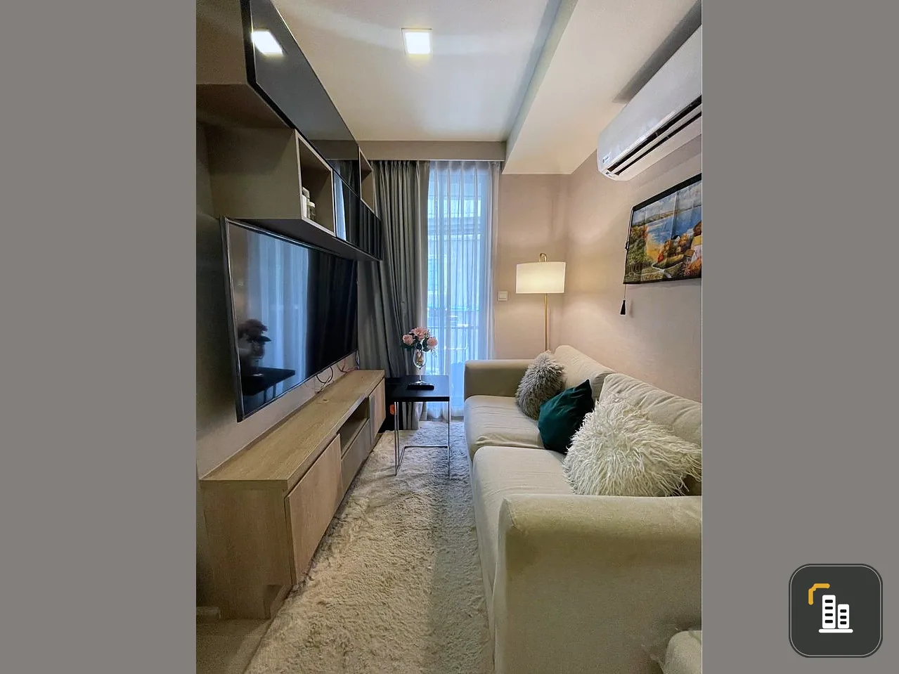Maestro 03 Ratchada-Rama 9 for sale or rent, beautifully decorated room with full built-in furniture, large screen TV, great value, reserve now.