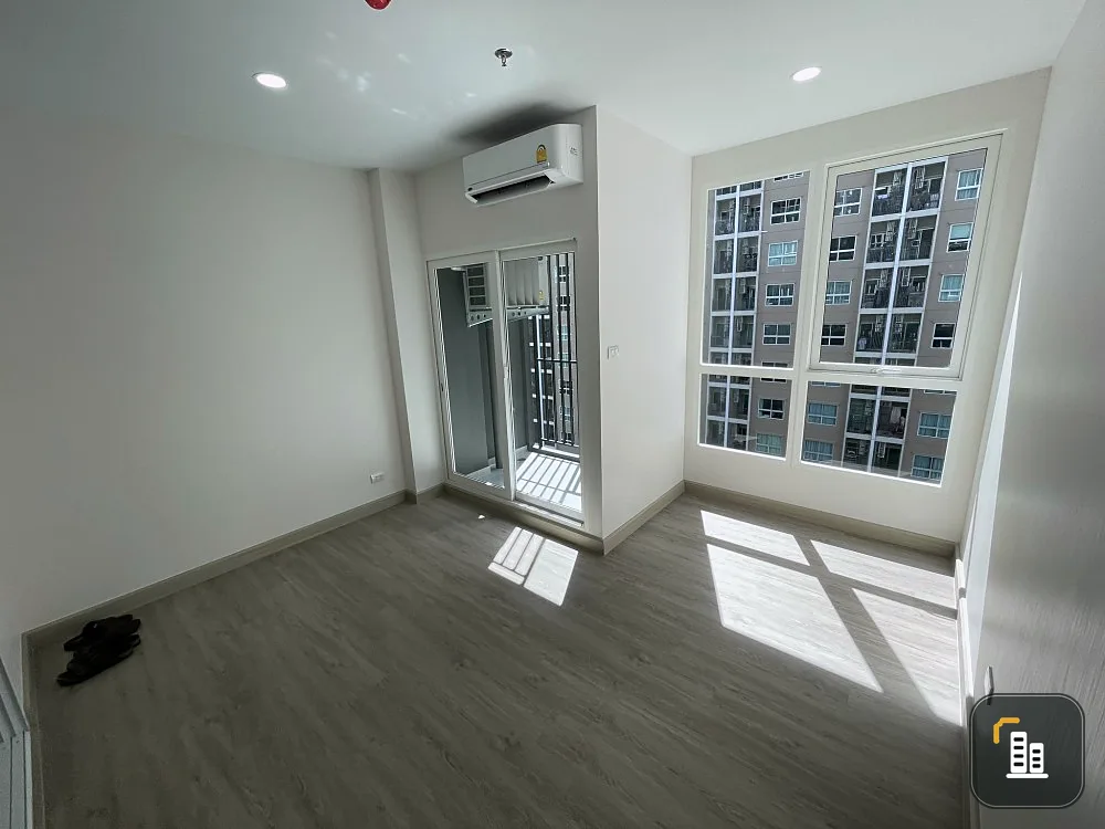 Down payment sale, Supalai Loft, Phasi Charoen Station. The room is clean and airy. Complete facilities .If you like decorating rooms, don't miss it.
