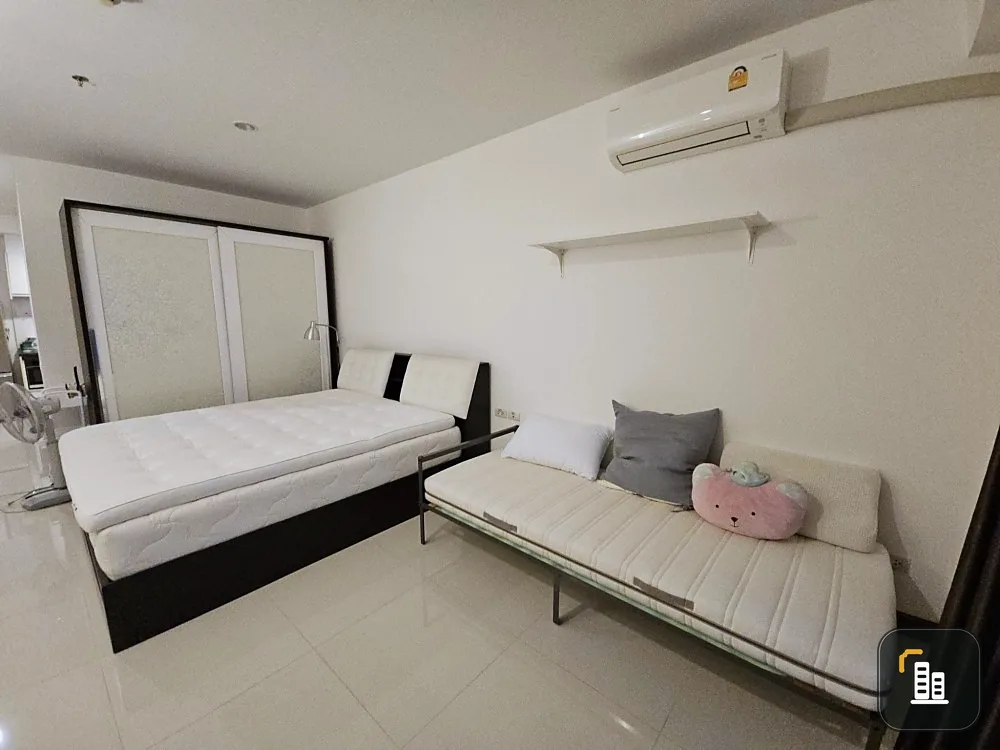 For rent: Supalai Prima Riva Studio, room 43.5 sq m, high view, fully furnished, just bring your bags.