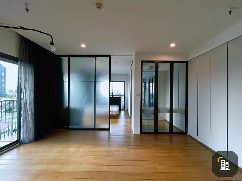 For sale: Noble Solo, very spacious room, separated into sections. Teak wood floors throughout the room, plus a very beautiful view. If this is good,