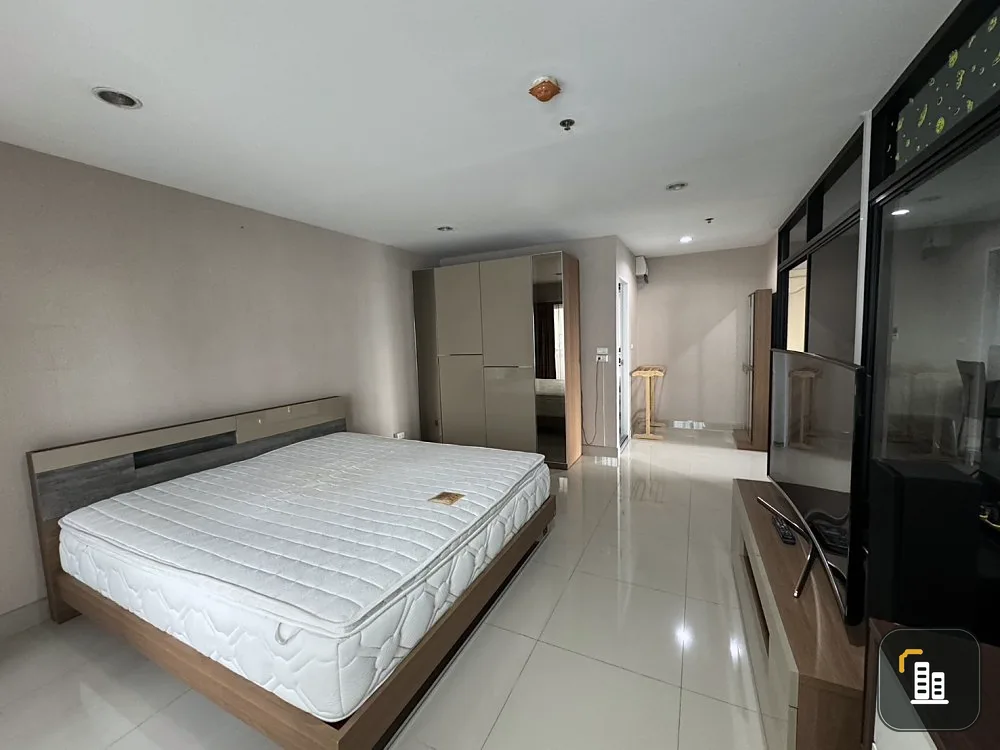 For sale, for rent, Regent Home 15 Chaengwattana, spacious room, comfortable. Comes with complete decorations. Reserve now quickly.