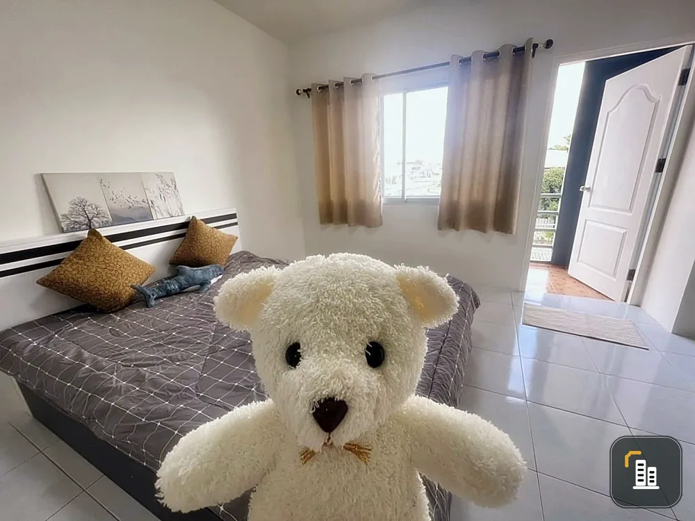 For sale: Ratchada Prestige Lat Phrao 48, beautiful open view, no big buildings blocking it. Can take care of cats and small animals. Very worth booki