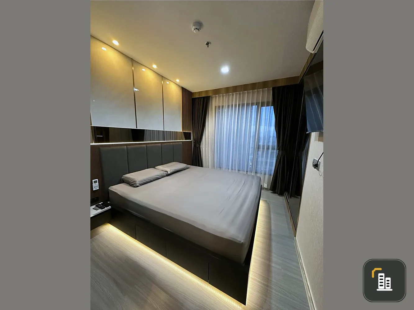 Condo for sale: Life Asoke-Rama 9, 15th floor, north facing room, beautifully decorated, very livable, unblocked view, don't delay, book now.