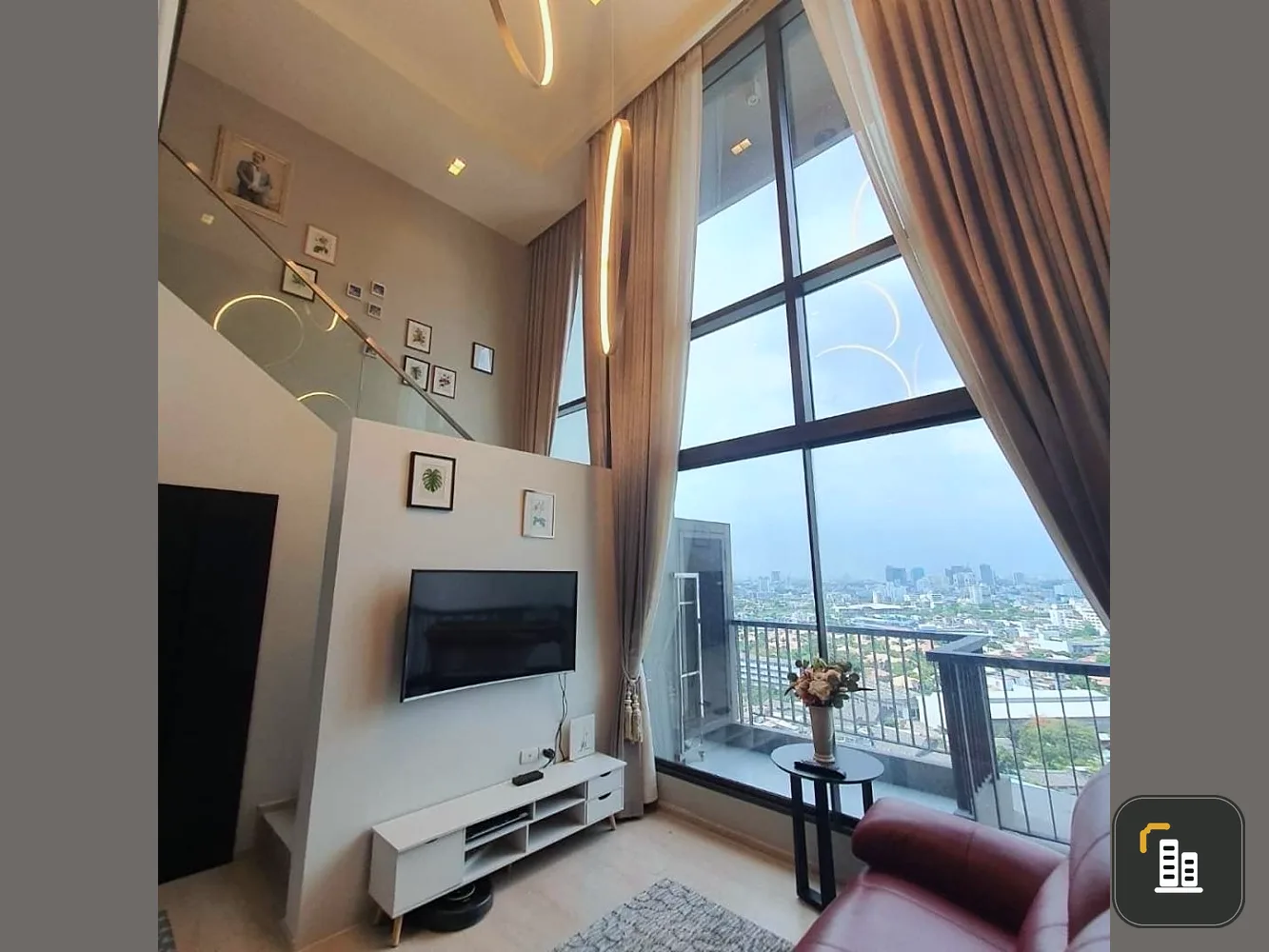Condo for rent Rhythm Sukhumvit 44/1, nicely decorated, fully furnished, beautiful built-ins, reserve now.