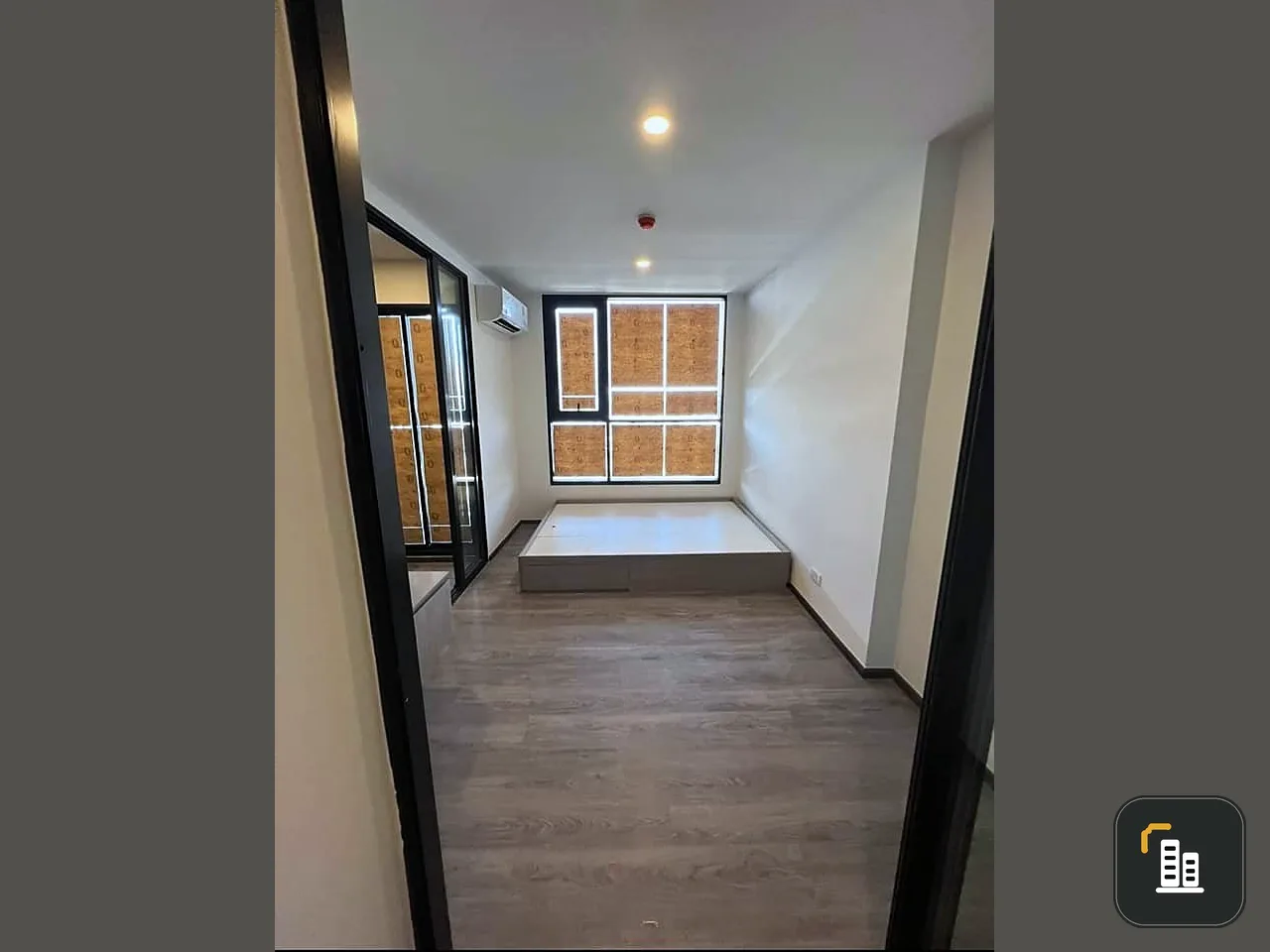 For sale: The Origin Sukhumvit - wire line E22 Station, separated room, BTS view, convenient travel, don't miss it.