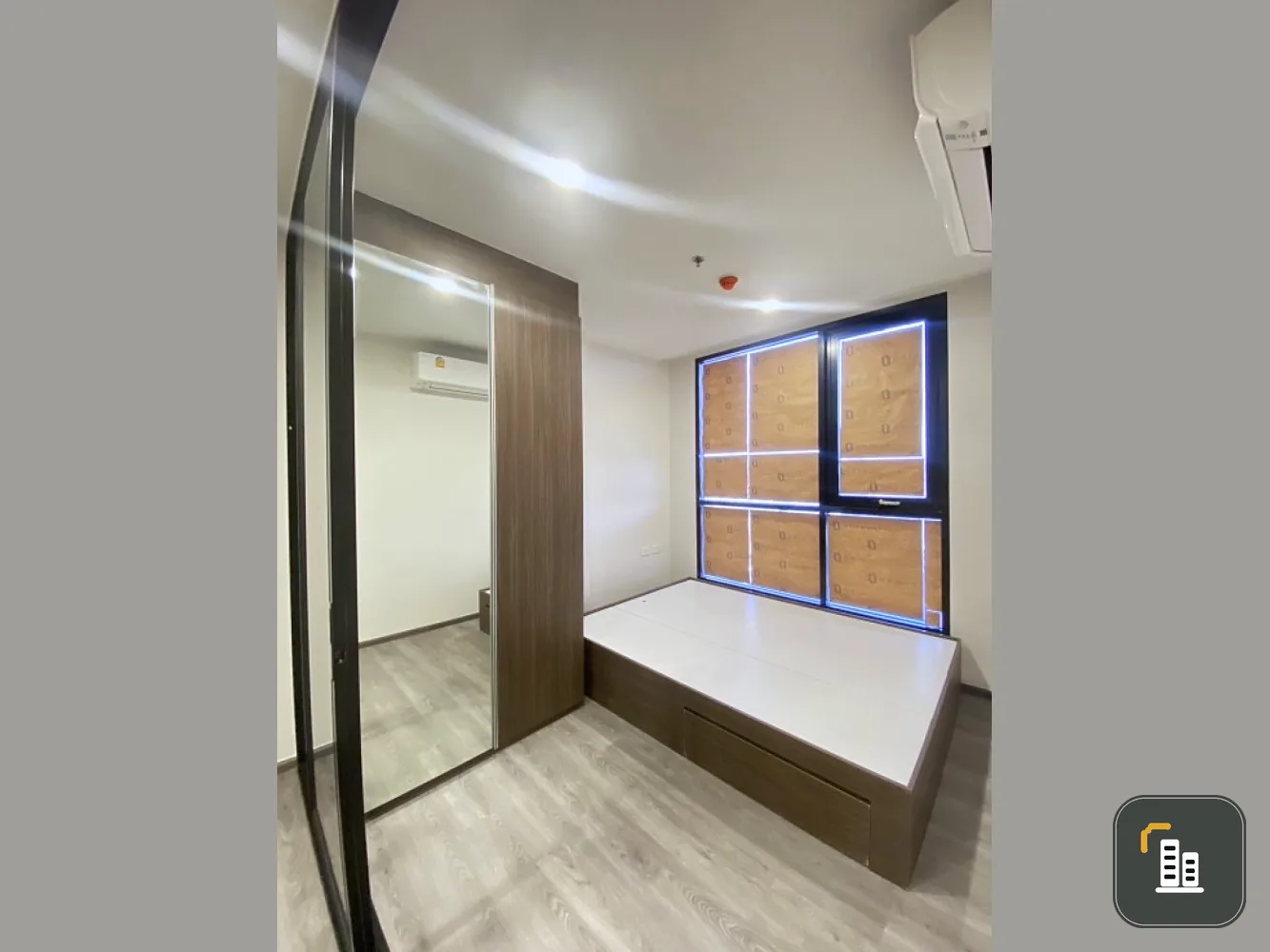 Condo for sale: The Origin Lat Phrao-Bang Kapi. The room is bright and easy on the eyes. Separated into sections. Don't wait. Book now.