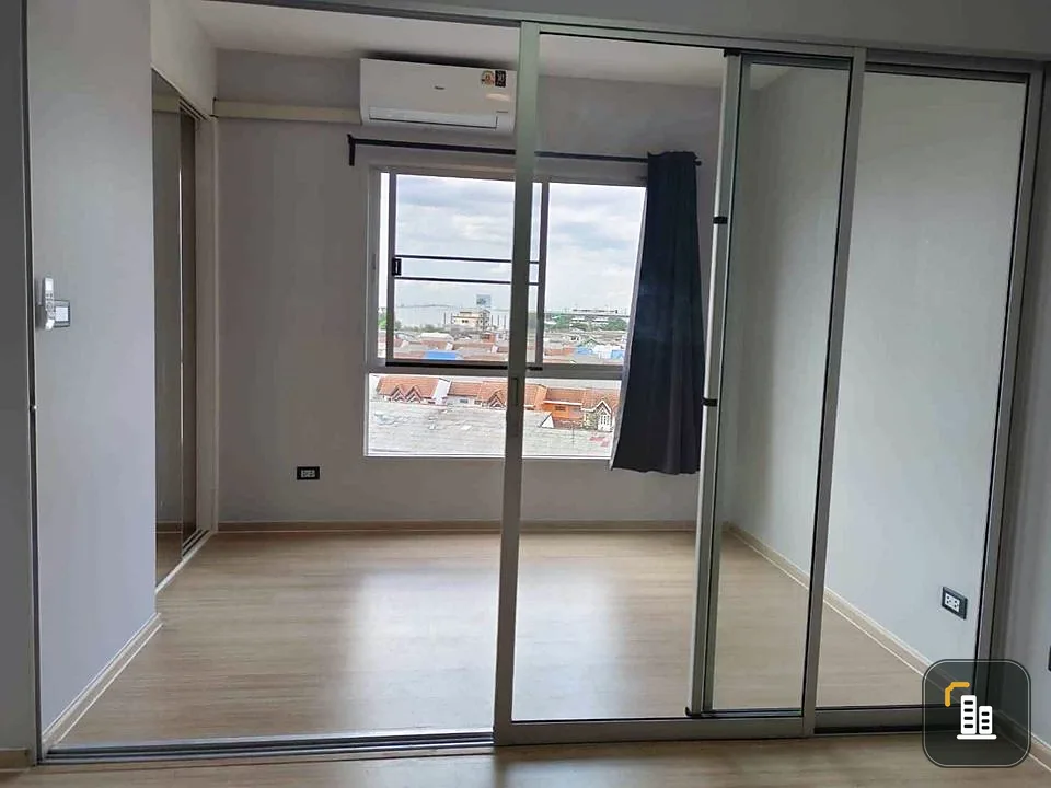 For sale: Plum Condo Bang Yai Station, empty room, well partitioned, low price, easy on the wallet, worth investing or living in yourself, urgent.