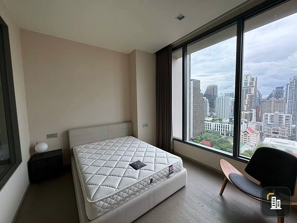 For rent: The Esse Asoke, 20th floor, spacious room. Simply decorated, very livable. You can't make a reservation, hurry.