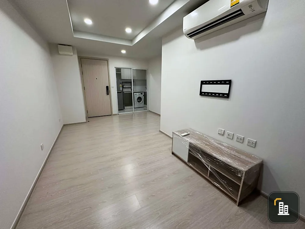 For sale: The Tree Sukhumvit 64, empty room, corner room, front zone. Usable space remaining. People who like to decorate rooms shouldn't miss it.