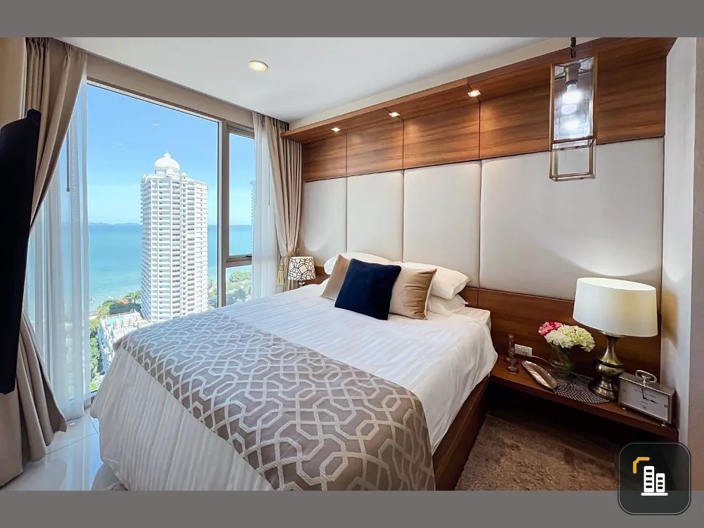 For sale: The Riviera Wongamat Beach (North Pattaya), high floor, very good breeze. The sea view is breathtakingly beautiful. Amazingly decorated.