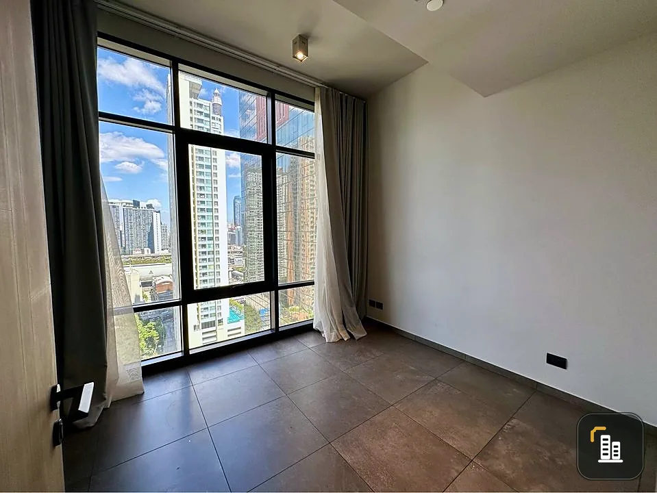 For sale: The Lofts Asoke, high floor, empty room, size 2 bedrooms. Interested in becoming an owner? Hurry and reserve now. Don't wait.