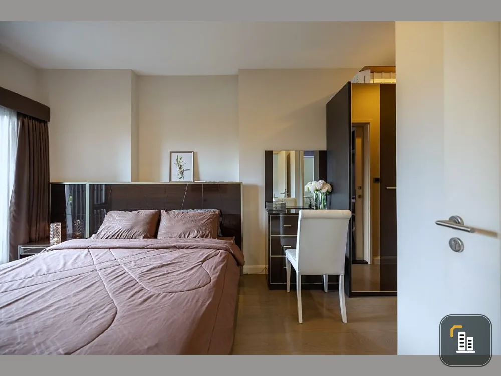 Urgent sale, Condo The Crest Sukhumvit 34, spacious room. Great usable space, hurry and reserve now.