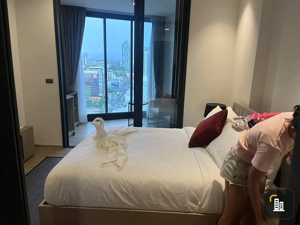 For rent, Edge Central - Pattaya (Central Pattaya), 21st floor, beautiful view, open, comfortable to the eyes, the room is decorated very stylishly, u