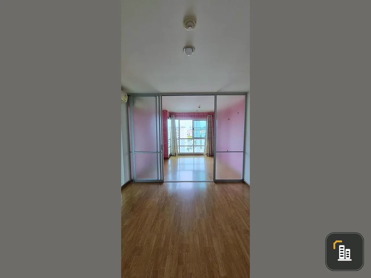 For sale: U Delight @ Chatuchak Station, swimming pool view, cool breeze, empty room, clean, pink wallpaper, reserve now.