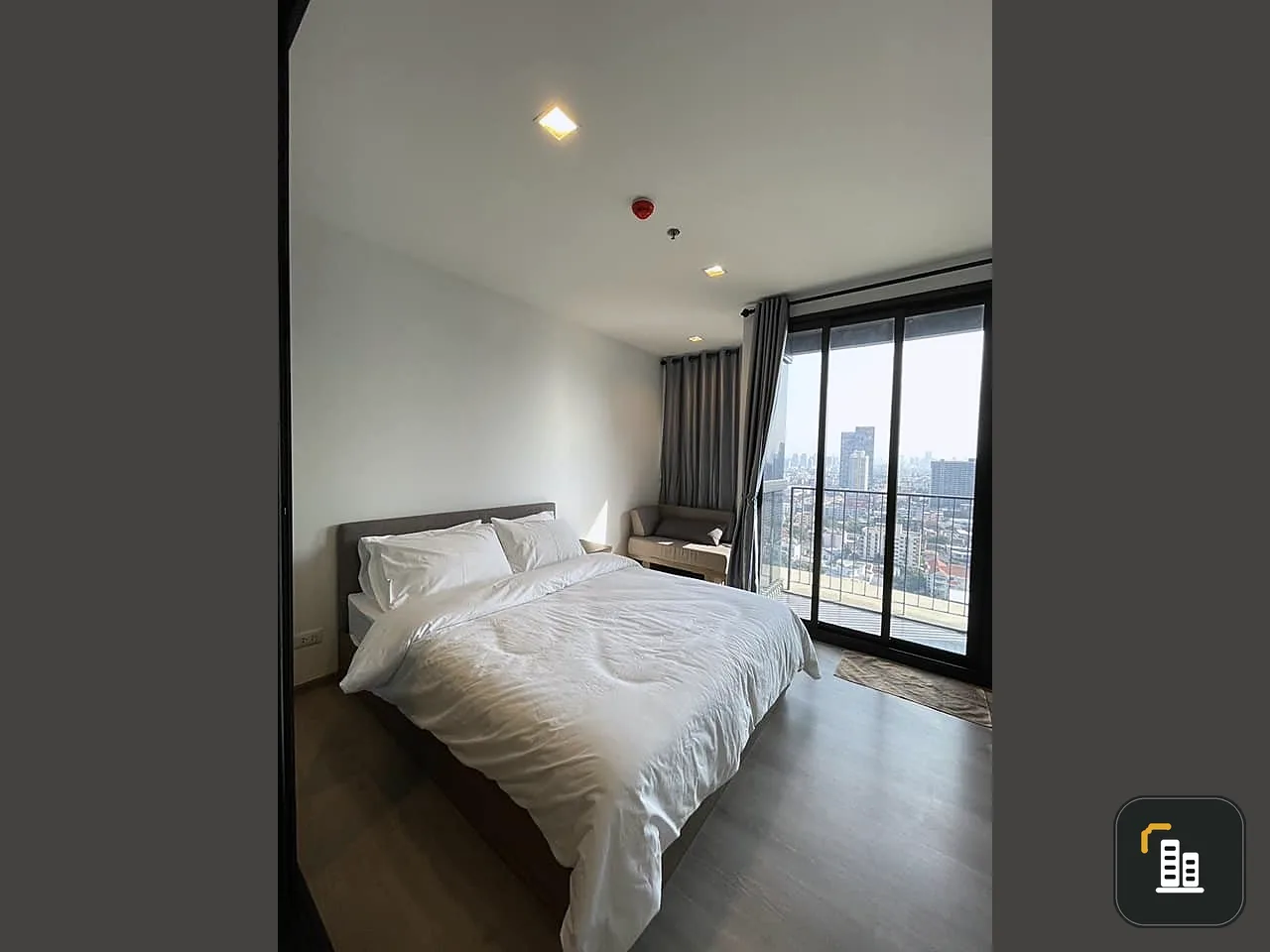 For rent: The Line Phahonyothin Park, nice room, 22nd floor, high view, complete amenities. Not booking is missing out.