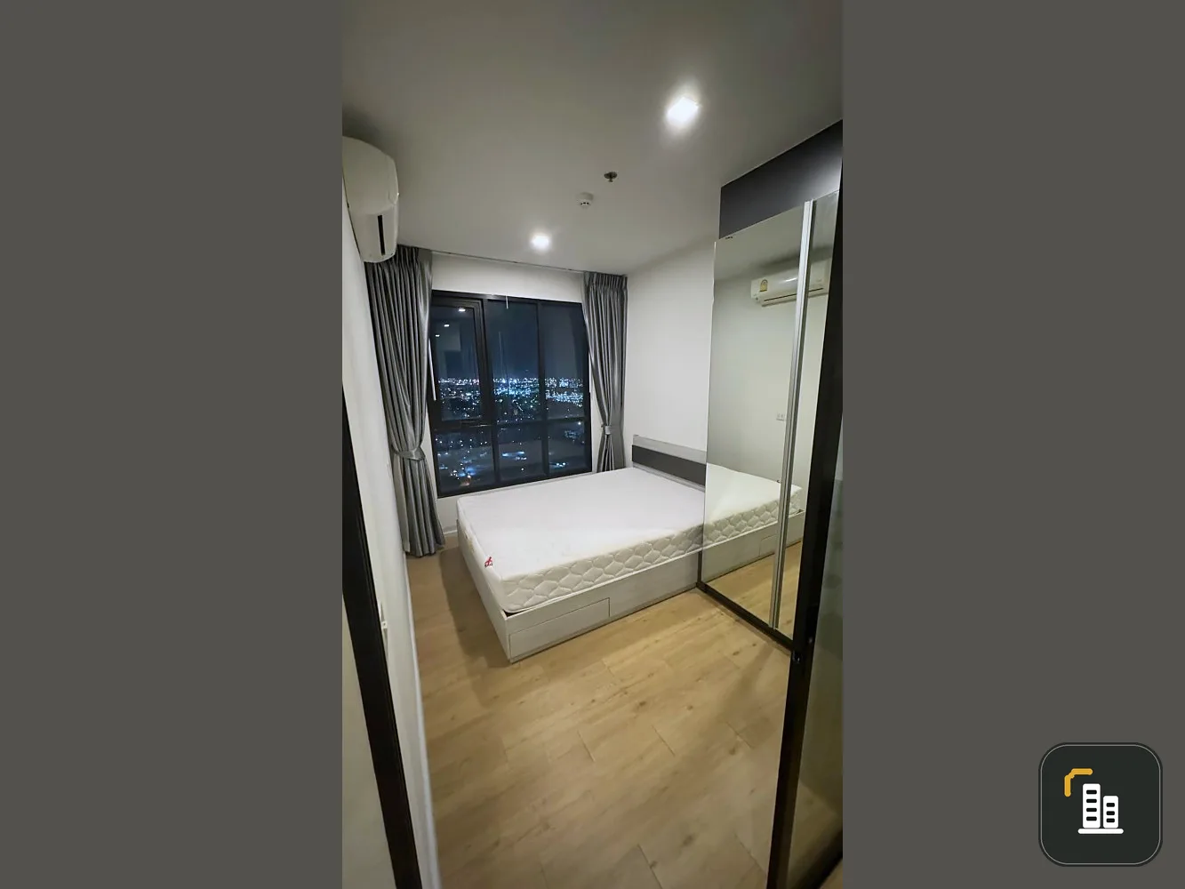 For rent, Notting Hill, Laem Chabang-Sriracha, 27th floor, very high, very beautiful view at night. All built-in furniture