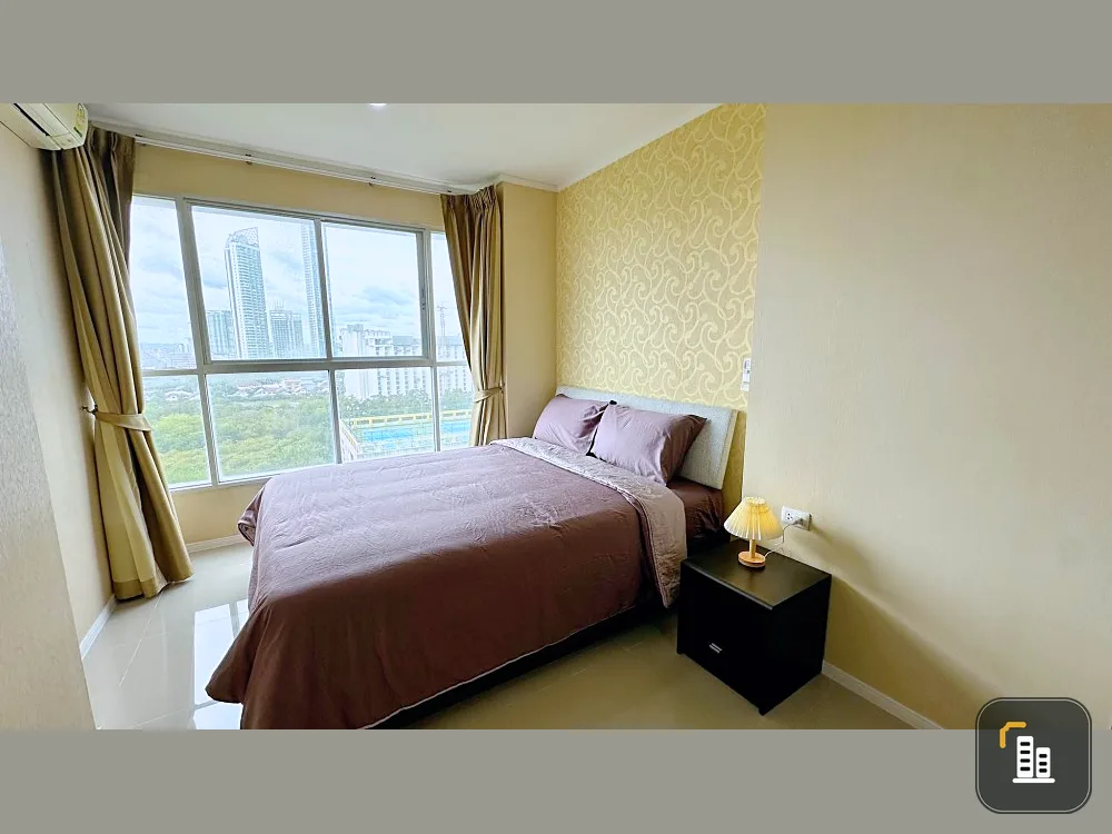For rent, Lumpini Park Beach, Jomtien (Jomtien), with cool patterned wallpaper throughout the room. Tree + sea view, urgent