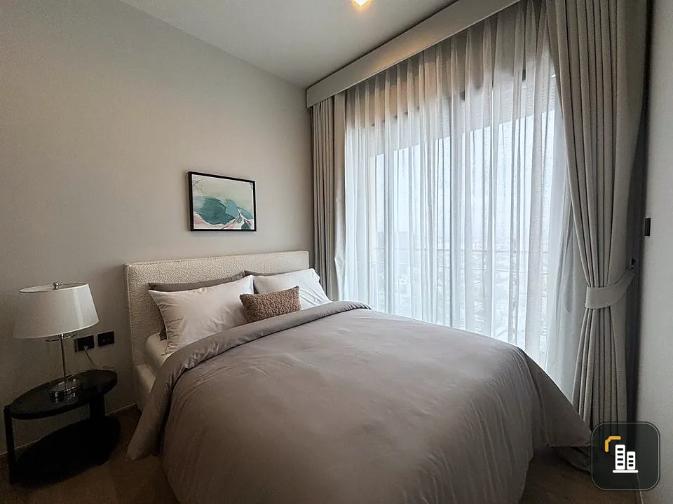 For sale The Crest Park Residences, beautiful room, great built-in, has a built-in walk-in closet, don't miss it, urgent.
