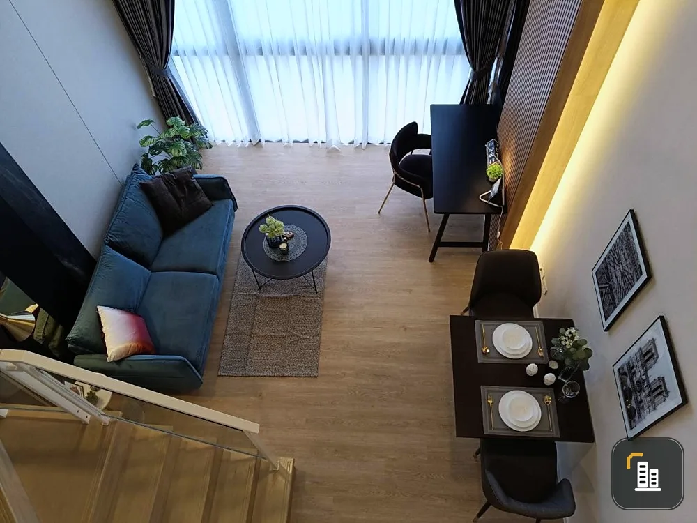For rent: Landmark at MRTA Station, duplex room, open and comfortable, with good built-in furniture. Reserve now.