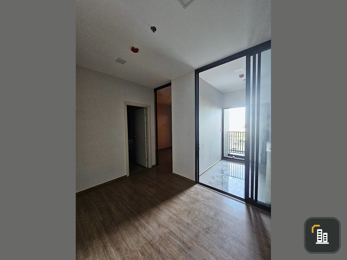 Urgent sale Metris Rama 9 - Ramkumhang, empty room, 5th floor, open view, decorate it as you like, buy now.