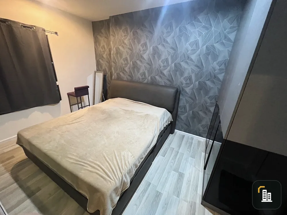 For sale: The Key Sathorn - Charoen Rat, high floor, room with good wallpaper, fully furnished, ready to move in, hurry and book now.