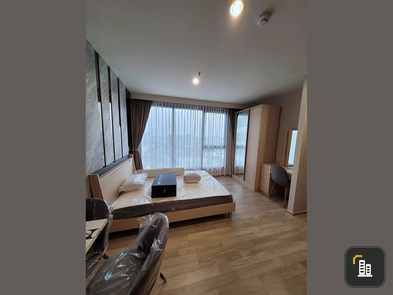 For sale Ideo Mobi Sukhumvit Eastgate, 23rd floor, very beautiful city view, room decorated with Buit-In, great walls, book now, very worthwhile.