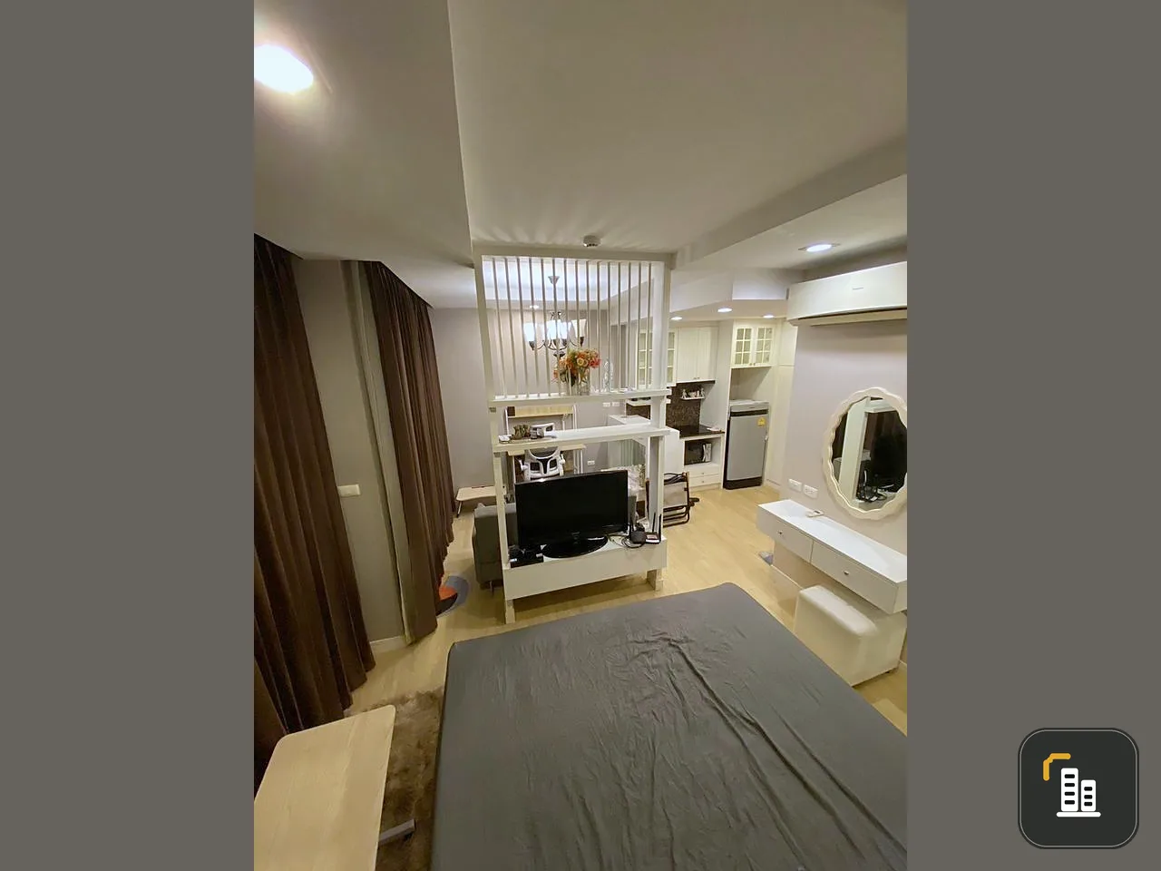 For rent, The Patio Bangsaen, balcony, sea view, Wannapha Beach. There is full built-in furniture. Book now, don't wait.