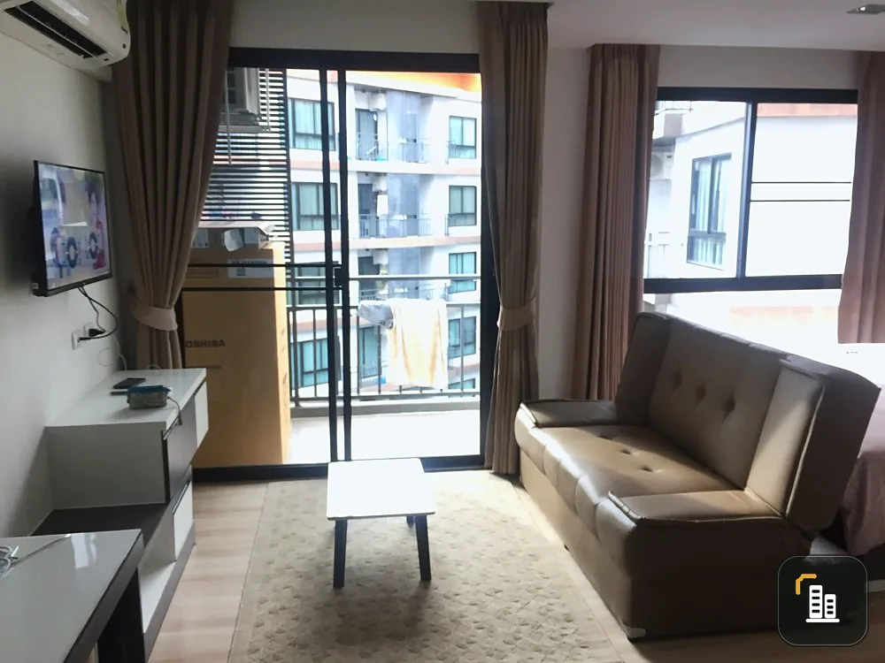 Condo for sale rent, Condo Living Avenue Bangsaen, 7th floor, Building C, size 30 sq m., big pool view, just drag your bags.