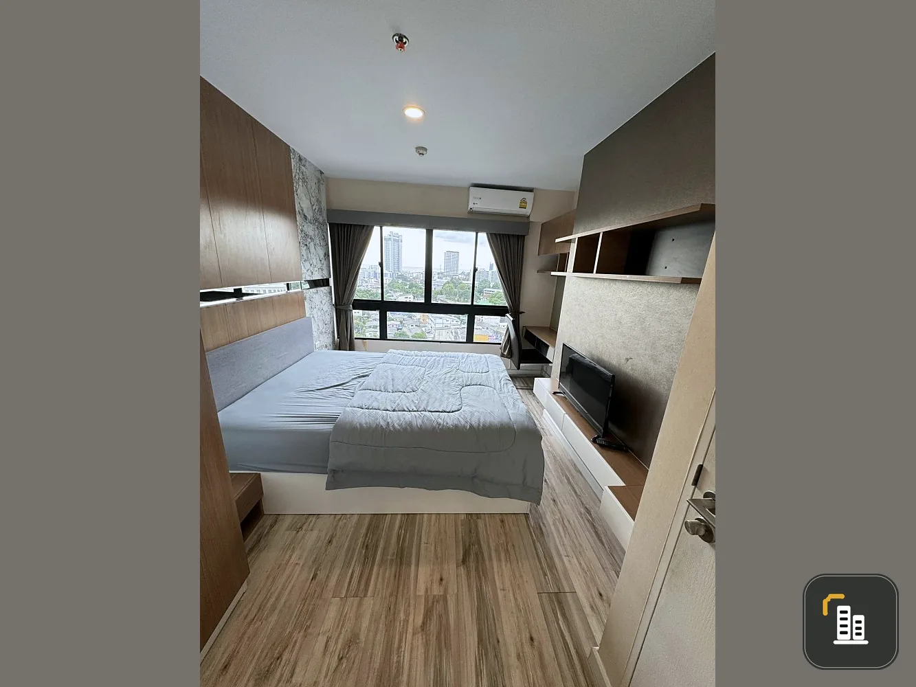 For rent, Plus Condominium, Sriracha, fully built-in furniture. Complete with electrical appliances ready to use. Hurry and reserve.