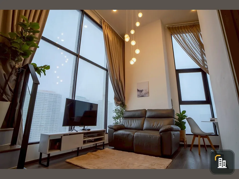 For sale/rent: Knightbridge Space Ratchayothin, duplex room, white, airy, comfortable, with city view. Don't wait, book now.