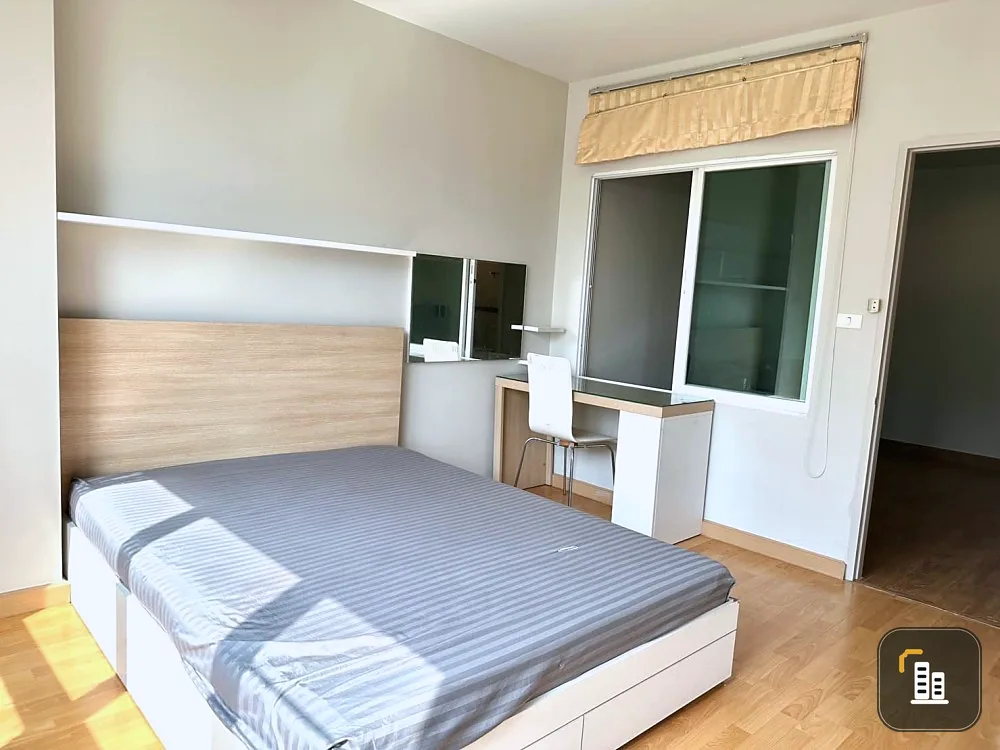 Life at Phahon-Ari for sale, the room is already spacious, not cramped. The big bed was comfortable. Hurry and reserve before you miss out.