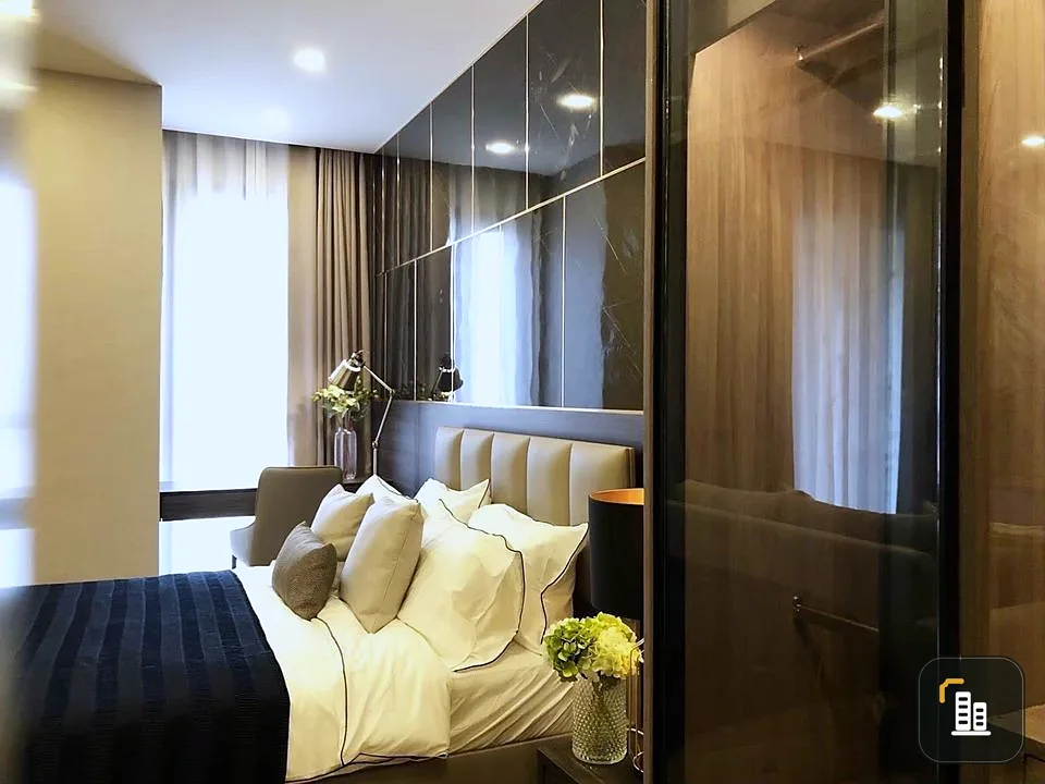For rent: Ashton Asoke, built-in walls throughout the room, decorated in Modern LUXURY style, beautiful and luxurious. If you miss it, you will regret