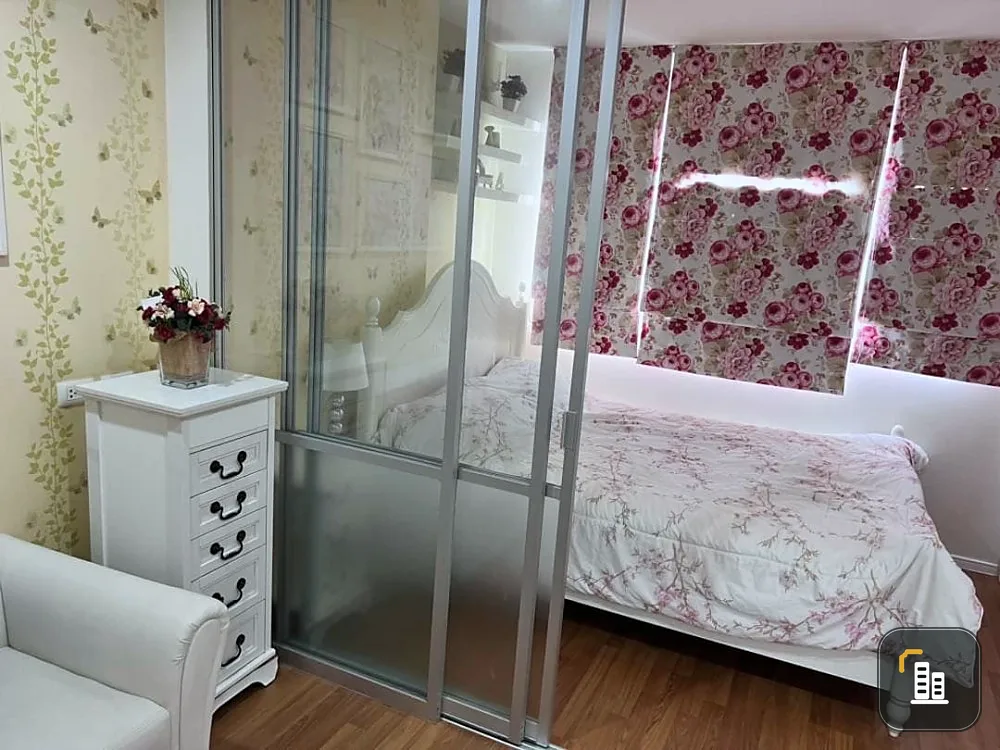 For sale: Lumpini Ville Naklua - Wongamat (North Pattaya). Beautifully decorated room, very sweet. Install wallpaper in the entire room, urgently.