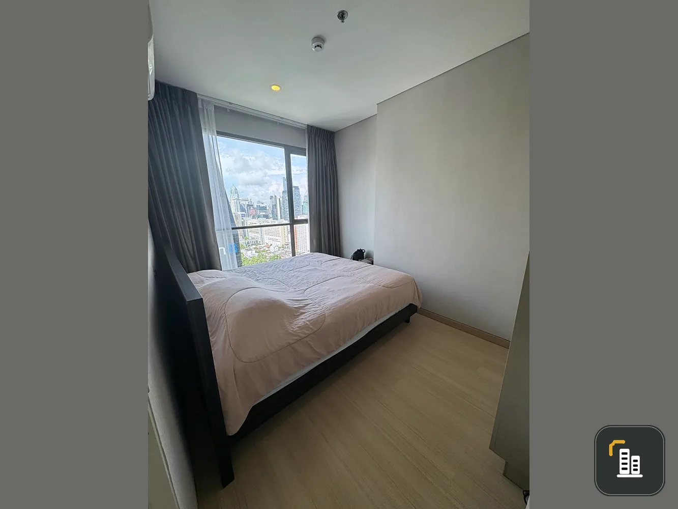 Condo for sale Lumpini Phetchaburi-Makkasan, room 40.5 sq m., 30th floor, city view, with furniture, reserve now.