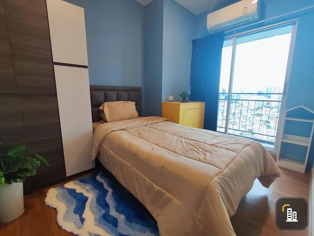 For sale: Lumpini Place Ratchada-Sathu, corner room, very spacious, private, great view, good like this, book now.