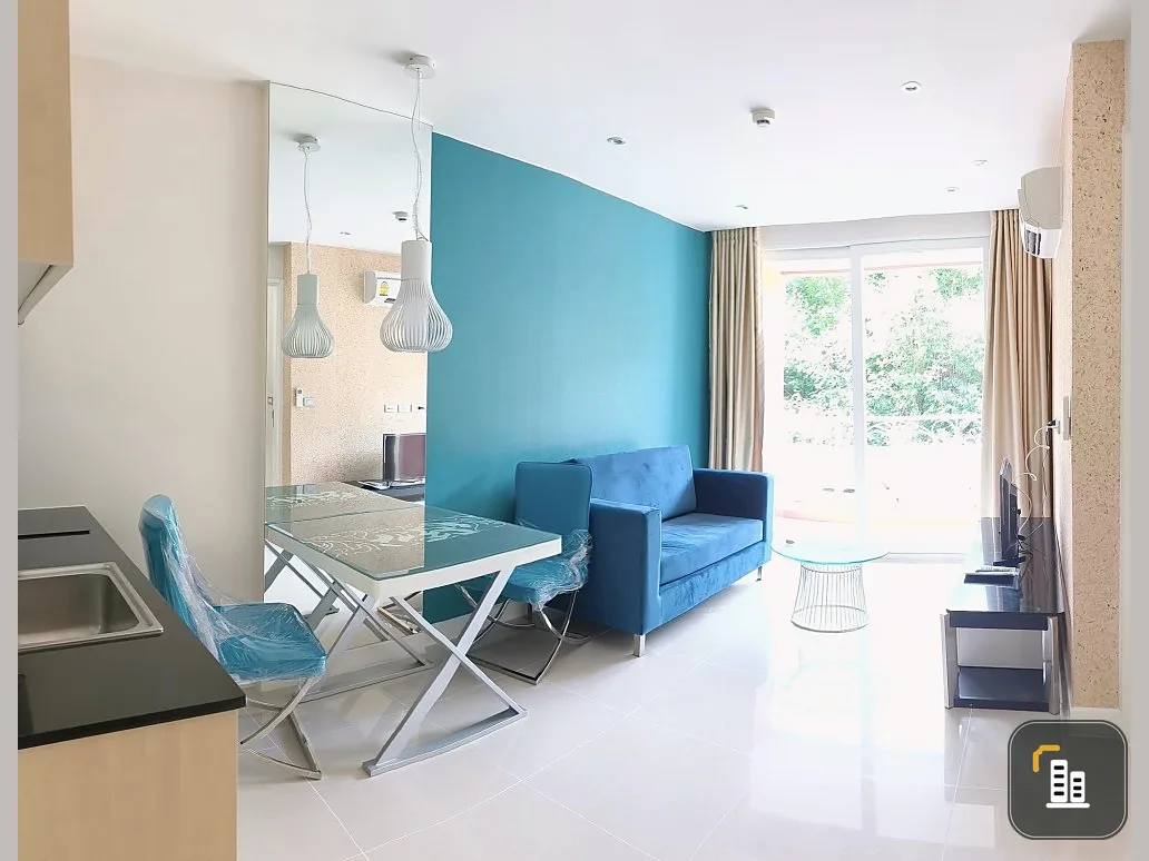 For rent, Grand Caribbean Resort, Pattaya (South Pattaya), corner room, not cramped, not cramped, with wallpaper, hurry to reserve.