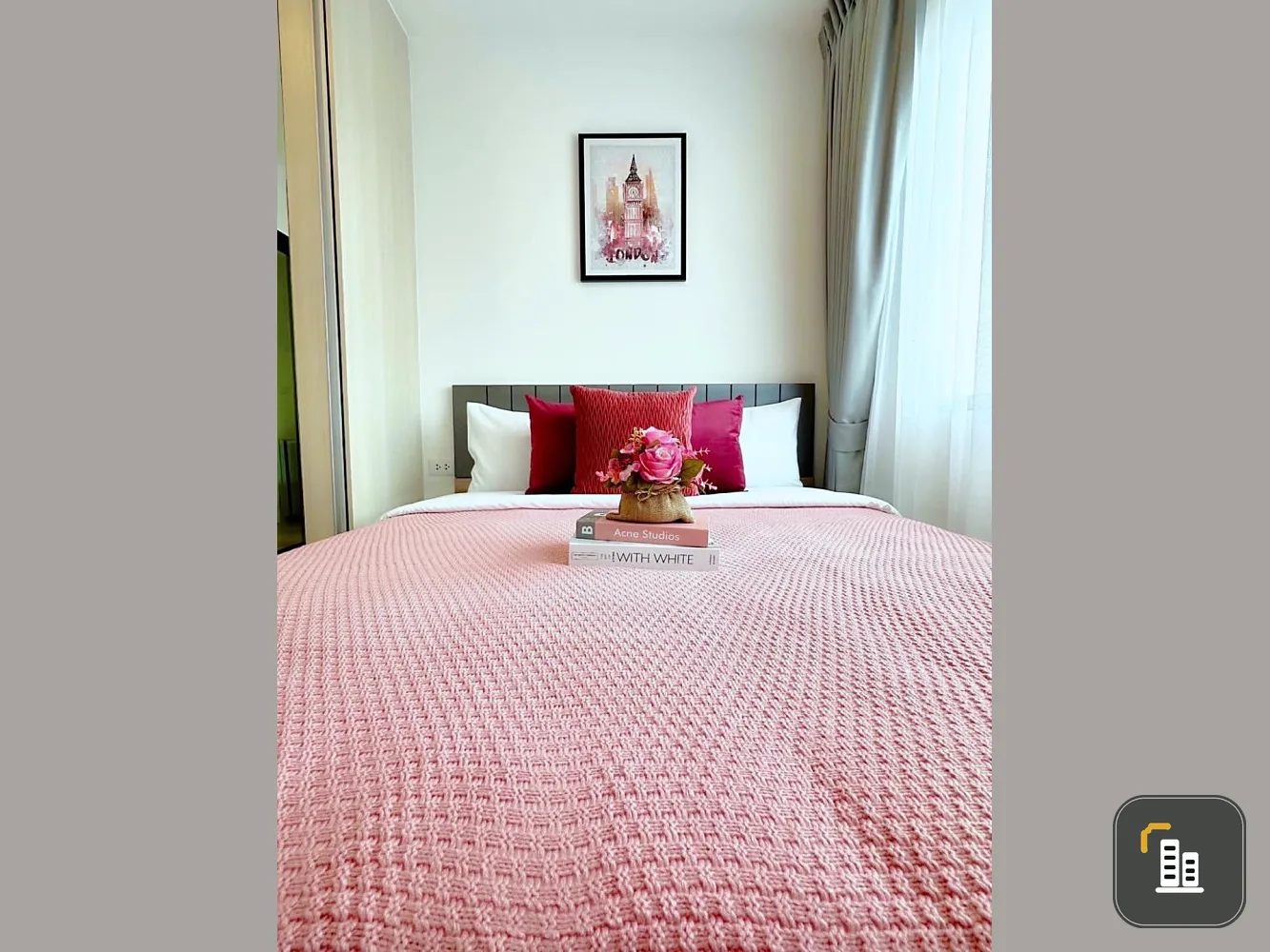 For rent Chewathai Hallmark Lat Phrao-Chokchai 4 Phase 2, room decorated in white tones, comfortable to the eye, affordable price, book now.