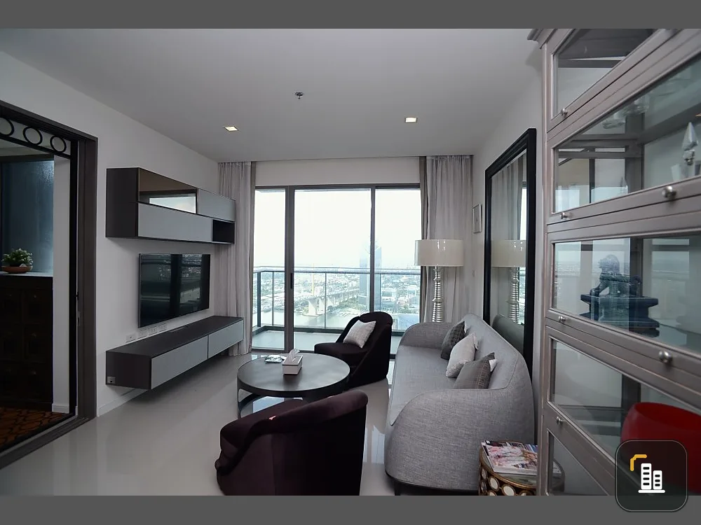 Condo for rent, Star View, 46th floor, very high in the sky. The view of the Chao Phraya River is too beautiful to resist. Large, airy room, urgent