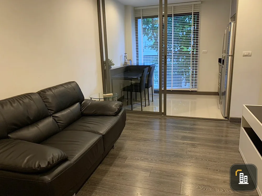 For sale: Rende Sukhumvit 23, 3rd floor, simply decorated room, nice and very spacious. If you don't make a reservation, make a big mistake. Hurry!
